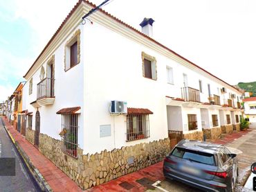 Adossat amb balcó en venda a Casares pueblo