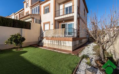 Jardí de Casa adosada en venda en Atarfe amb Piscina comunitària