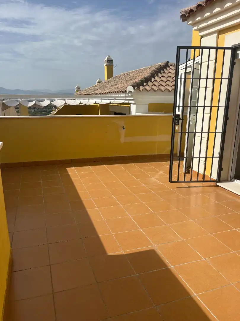 Terrassa de Casa adosada en venda en Alhaurín de la Torre amb Aire condicionat, Traster i Piscina comunitària