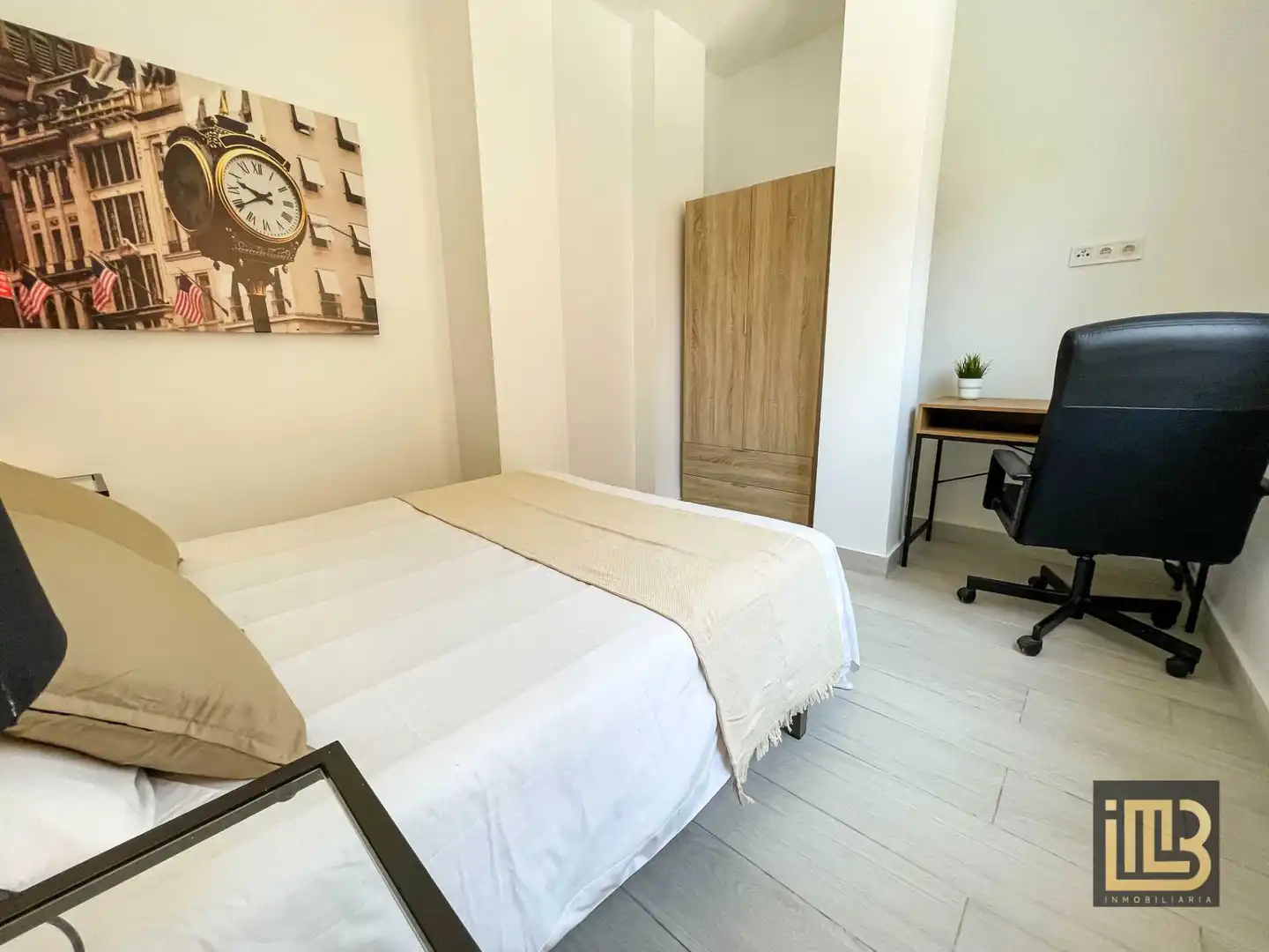 Habitación de Piso en venta en Málaga con Aire acondicionado, Microondas y TV