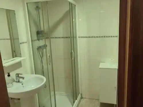 Bany de Pis de lloguer en Llevant