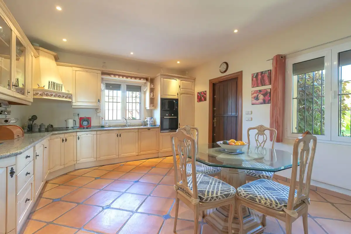 House with pool for sale in Elviria - Cabopino, imagen 8