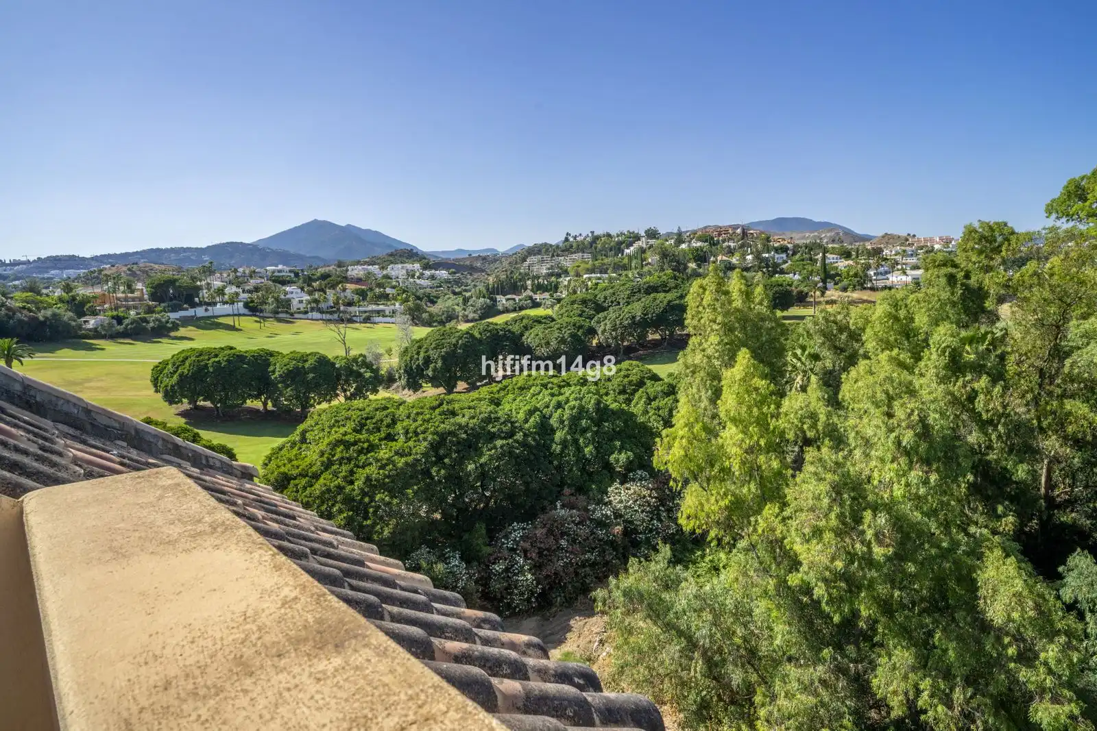 Vista exterior de Ático en venta en Marbella con Aire acondicionado, Trastero y Amueblado