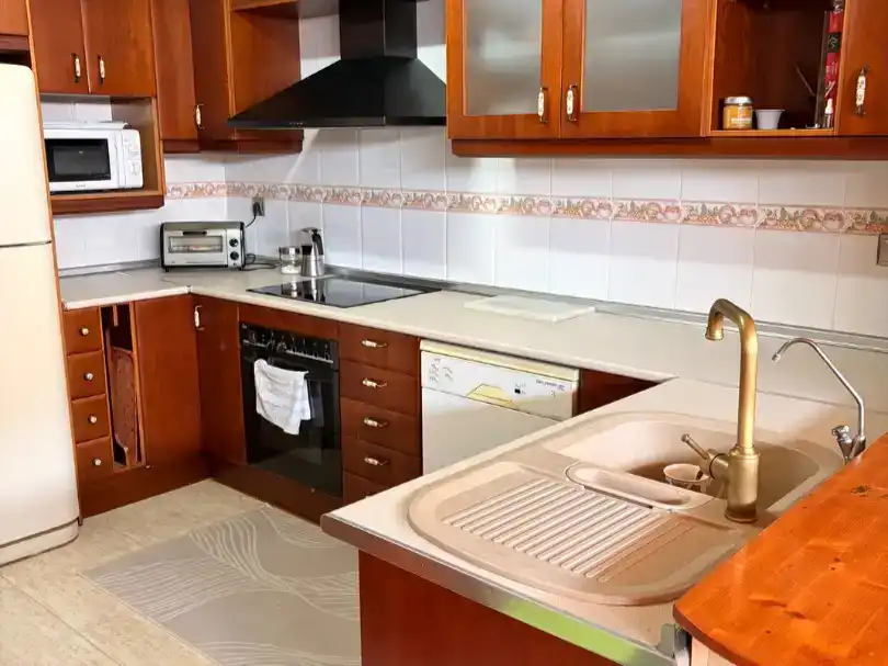 Cuina de Dúplex per a compartir en Almería amb Aire condicionat, Moblat i Balcó