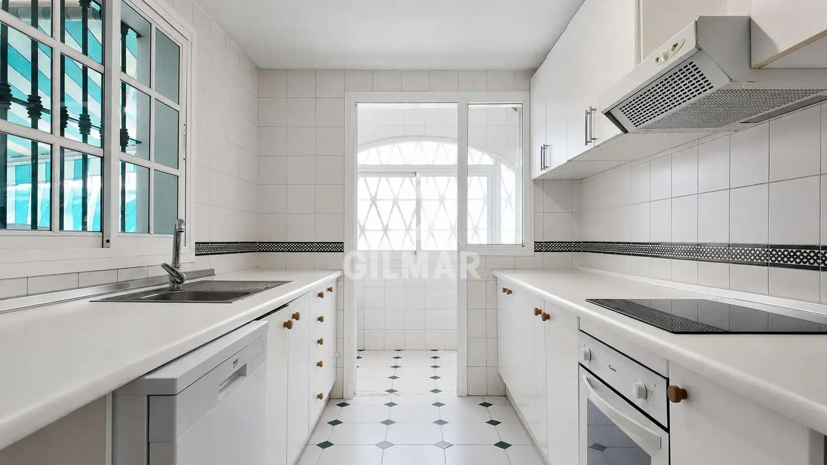 Cocina de Casa adosada en venta en Fuengirola con Calefacción, Jardín privado y Piscina