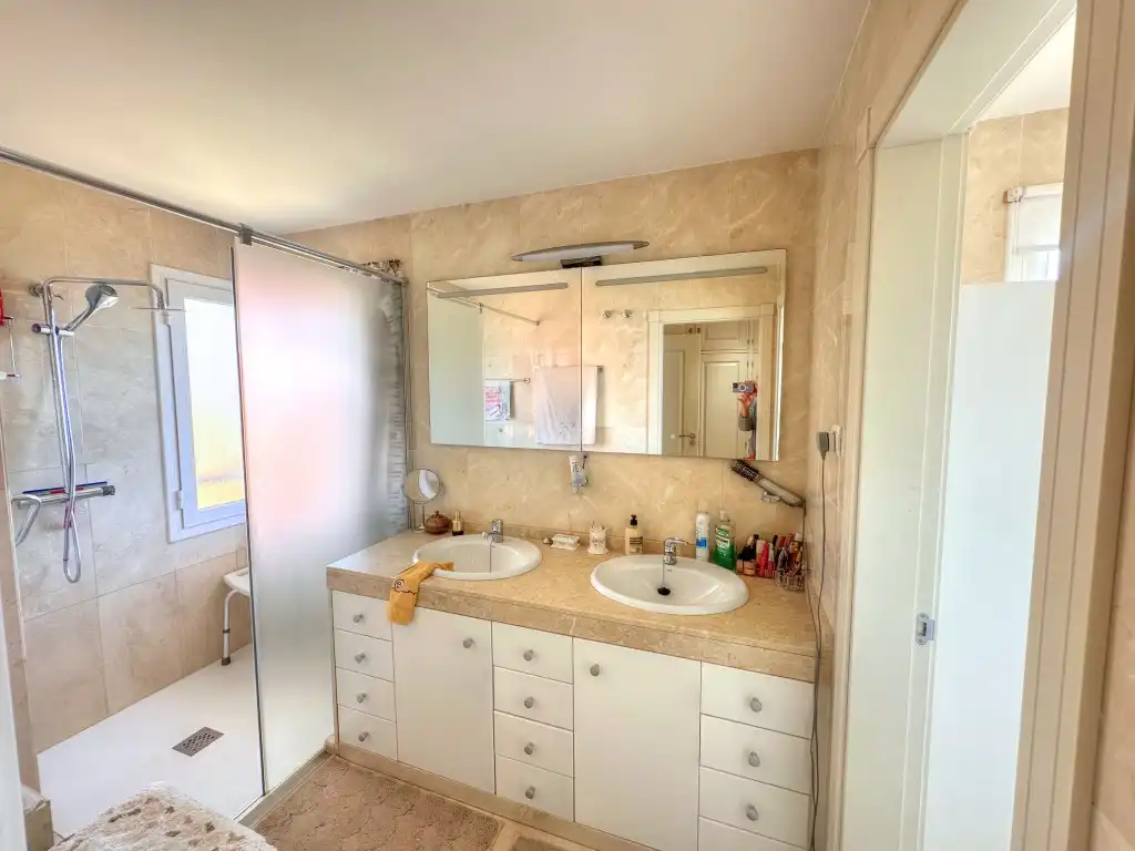 Badezimmer von Maisonette zum Verkauf in Torrox mit Klimaanlage, Heizung und Terrasse