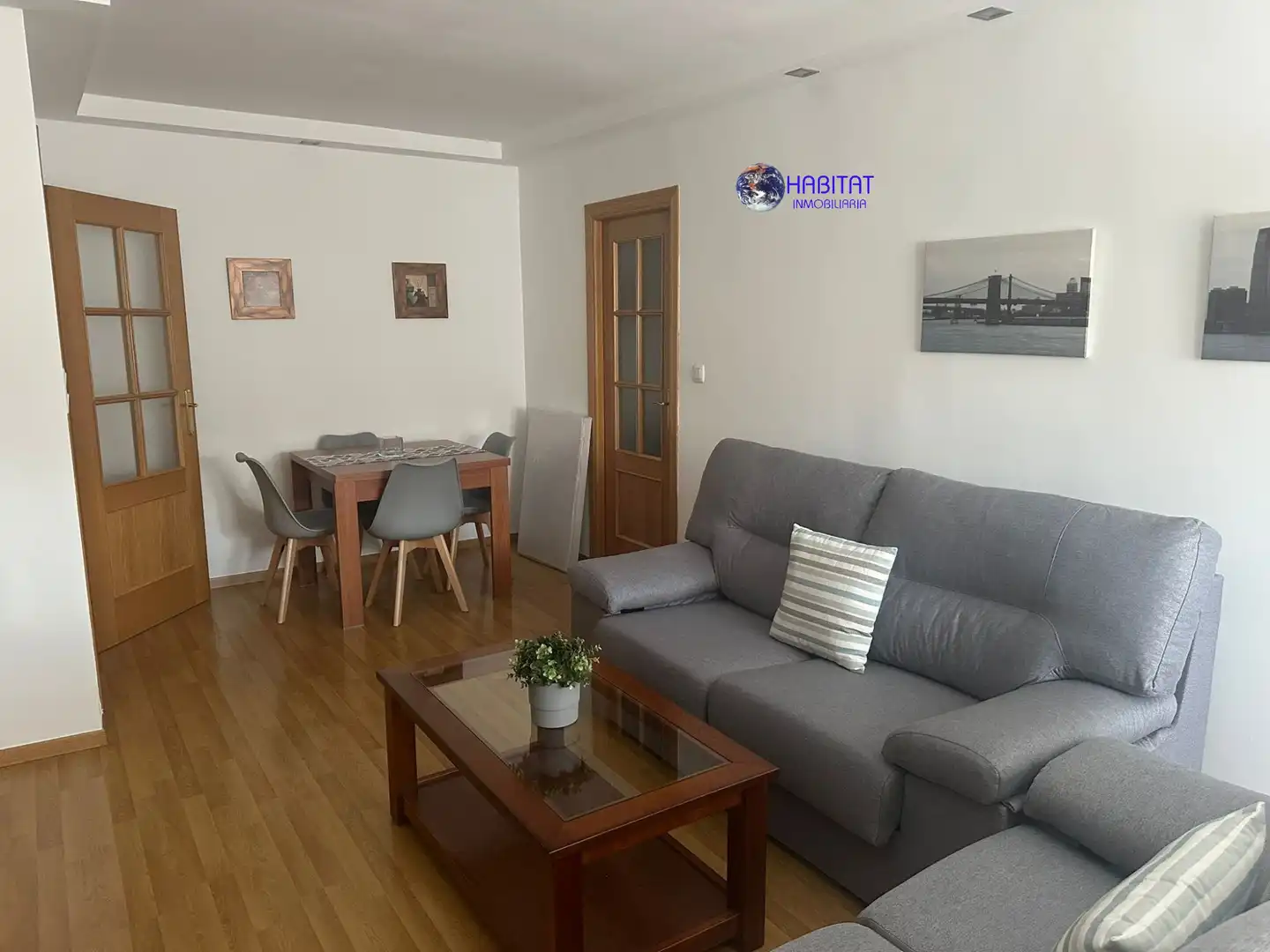 Living room of Flat for rent in Granada  with Air Conditioner, Heating and Furnished