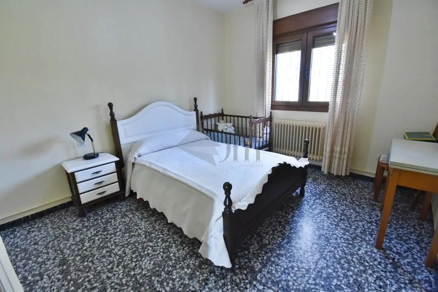 Dormitori de Casa o xalet en venda en Olmedo amb Calefacció, Jardí privat i Moblat