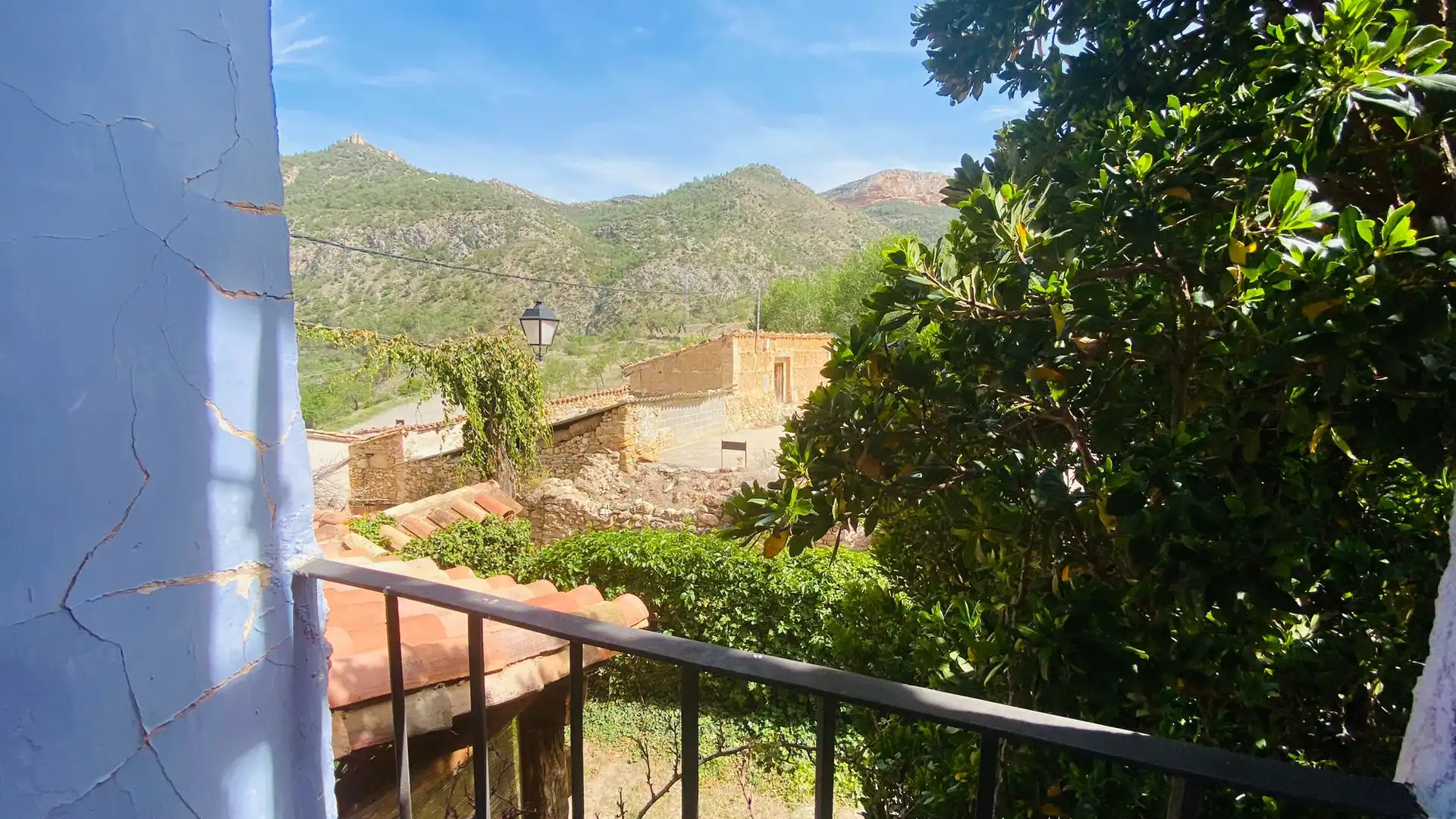 Vista exterior de Casa o xalet en venda en Villarluengo amb Calefacció, Jardí privat i Terrassa