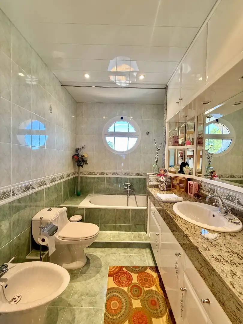 Baño de Casa o chalet en venta en Vallirana con Jardín privado, Terraza y Horno