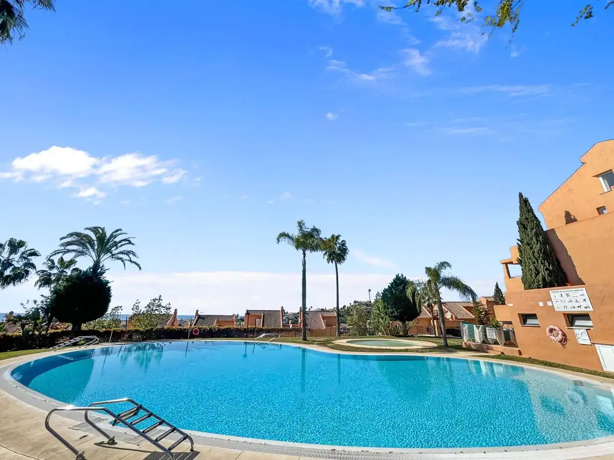 Piscina de Pis en venda en Marbella amb Aire condicionat, Terrassa i Traster