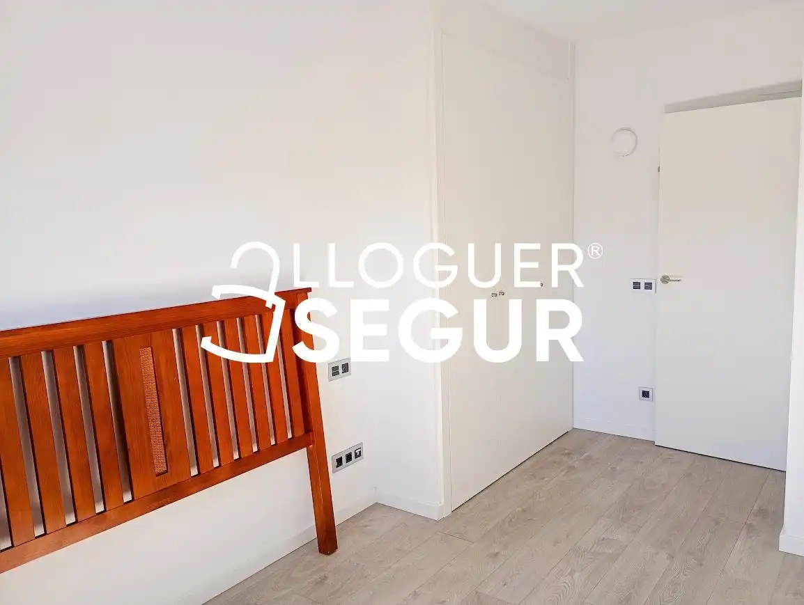 Habitación de Piso de alquiler en Viladecans con Aire acondicionado, Terraza y Trastero
