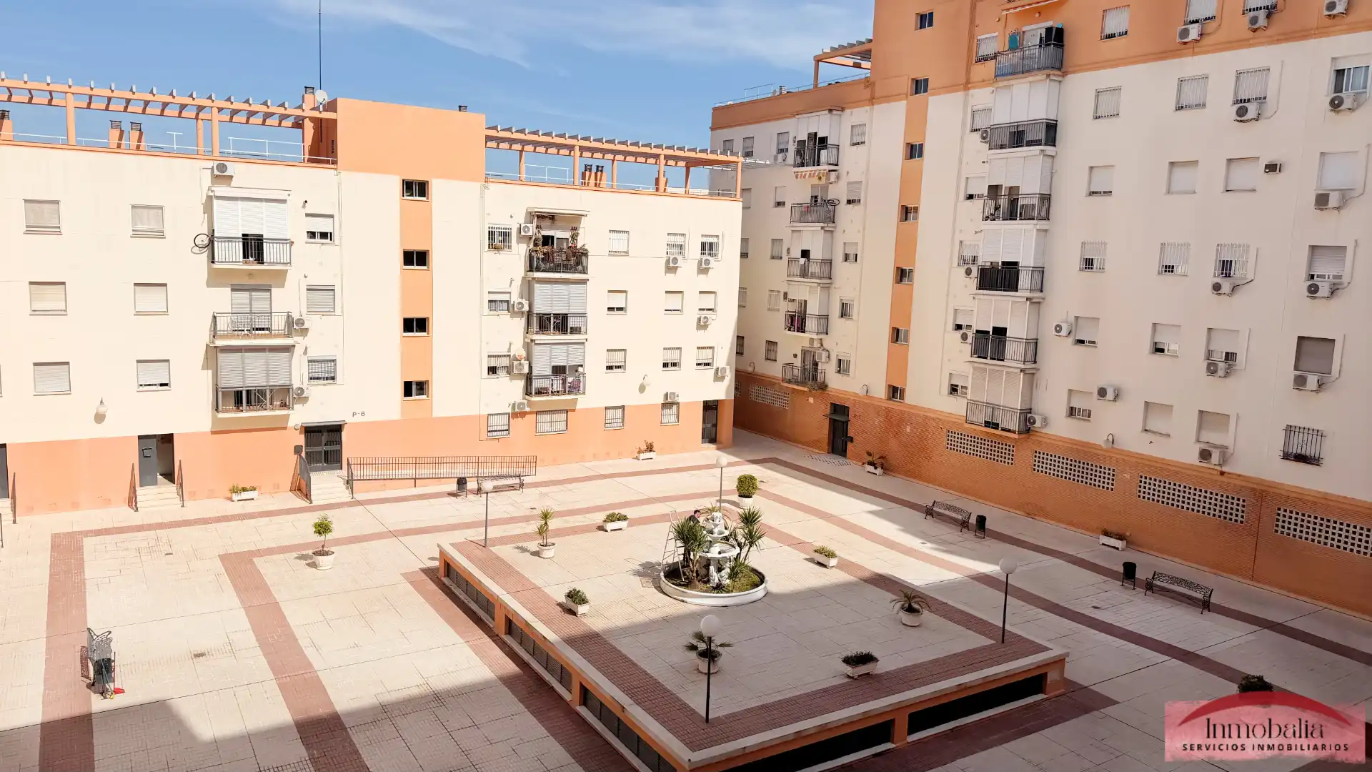 Vista exterior de Piso en venta en  Sevilla Capital con Aire acondicionado y Terraza