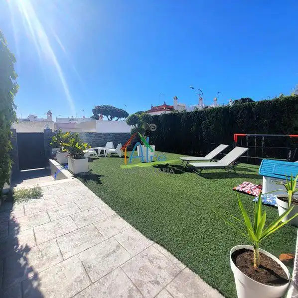 Jardín de Casa adosada en venta en Almonte con Aire acondicionado, Calefacción y Jardín privado