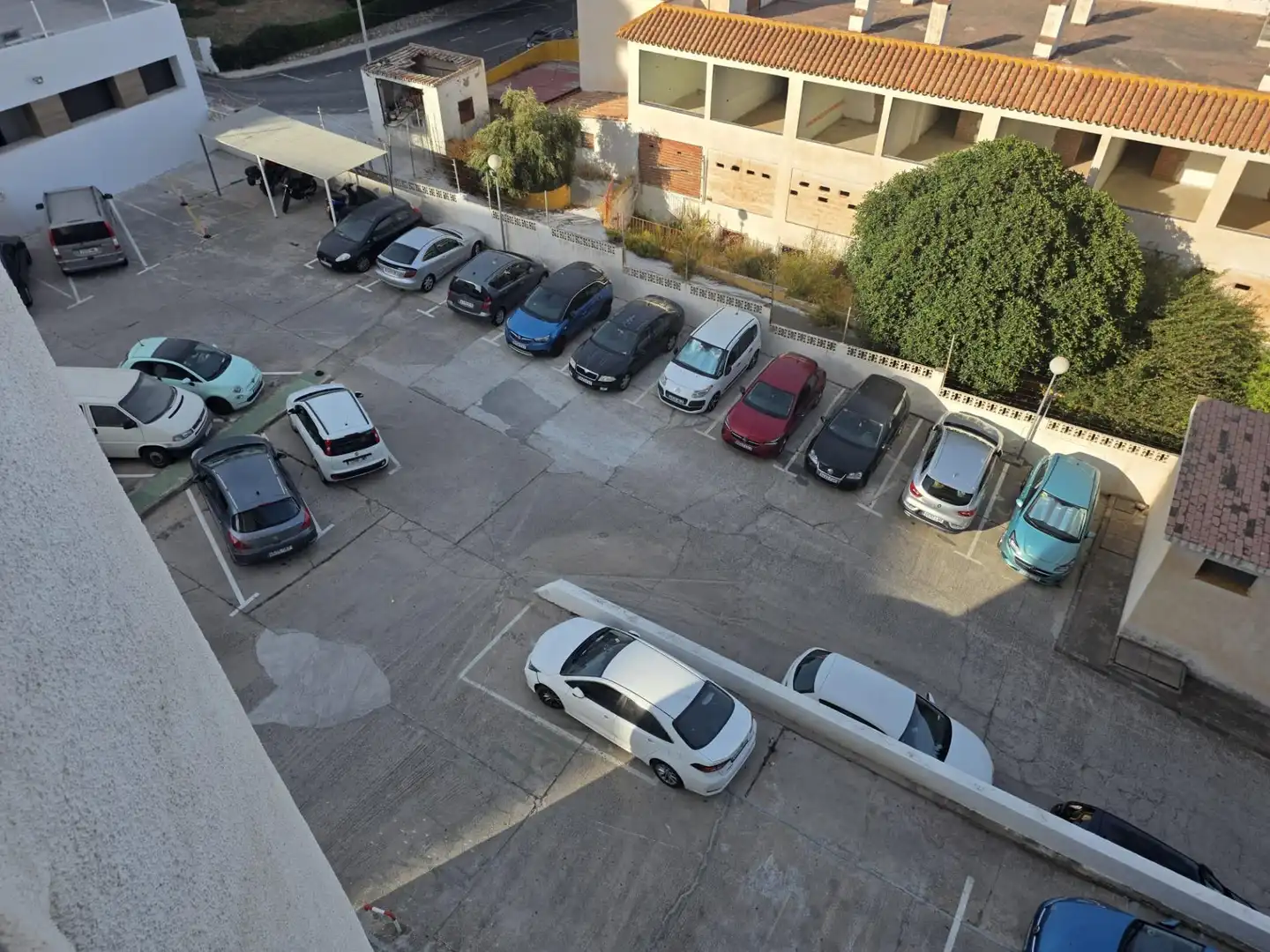 Parking de Piso de alquiler en Benalmádena con Terraza y Piscina comunitaria