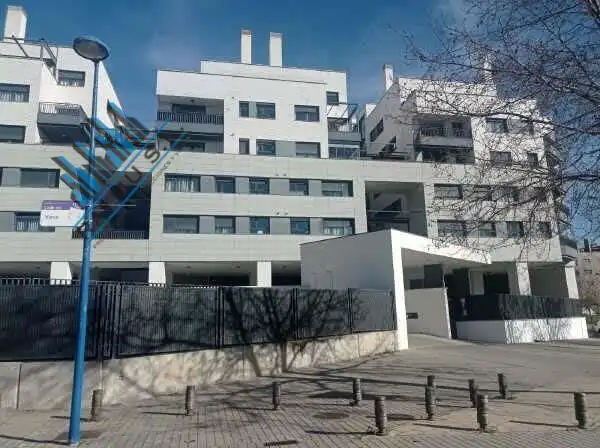 Außenansicht von Garage zum Verkauf in Leganés