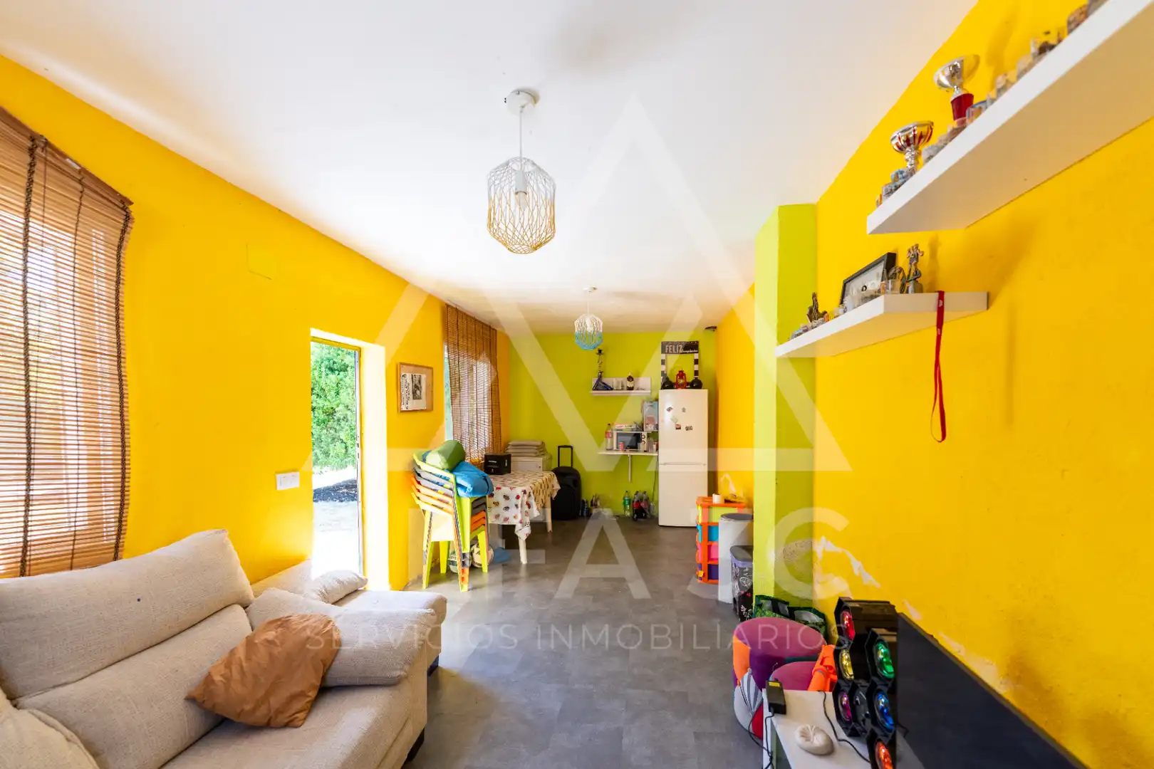 Sala d'estar de Casa adosada en venda en Pedrezuela amb Jardí privat, Terrassa i Traster
