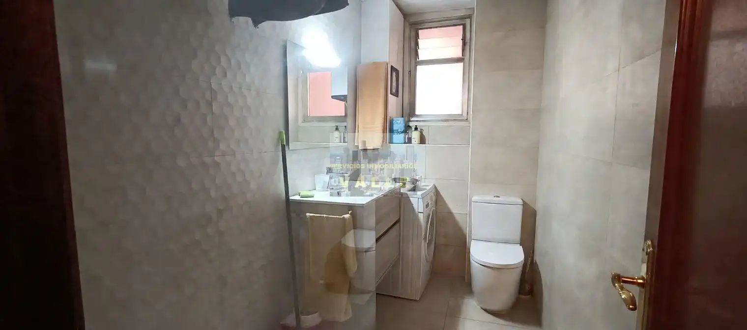 Bathroom of Apartments for rent in Santander  with Furnished