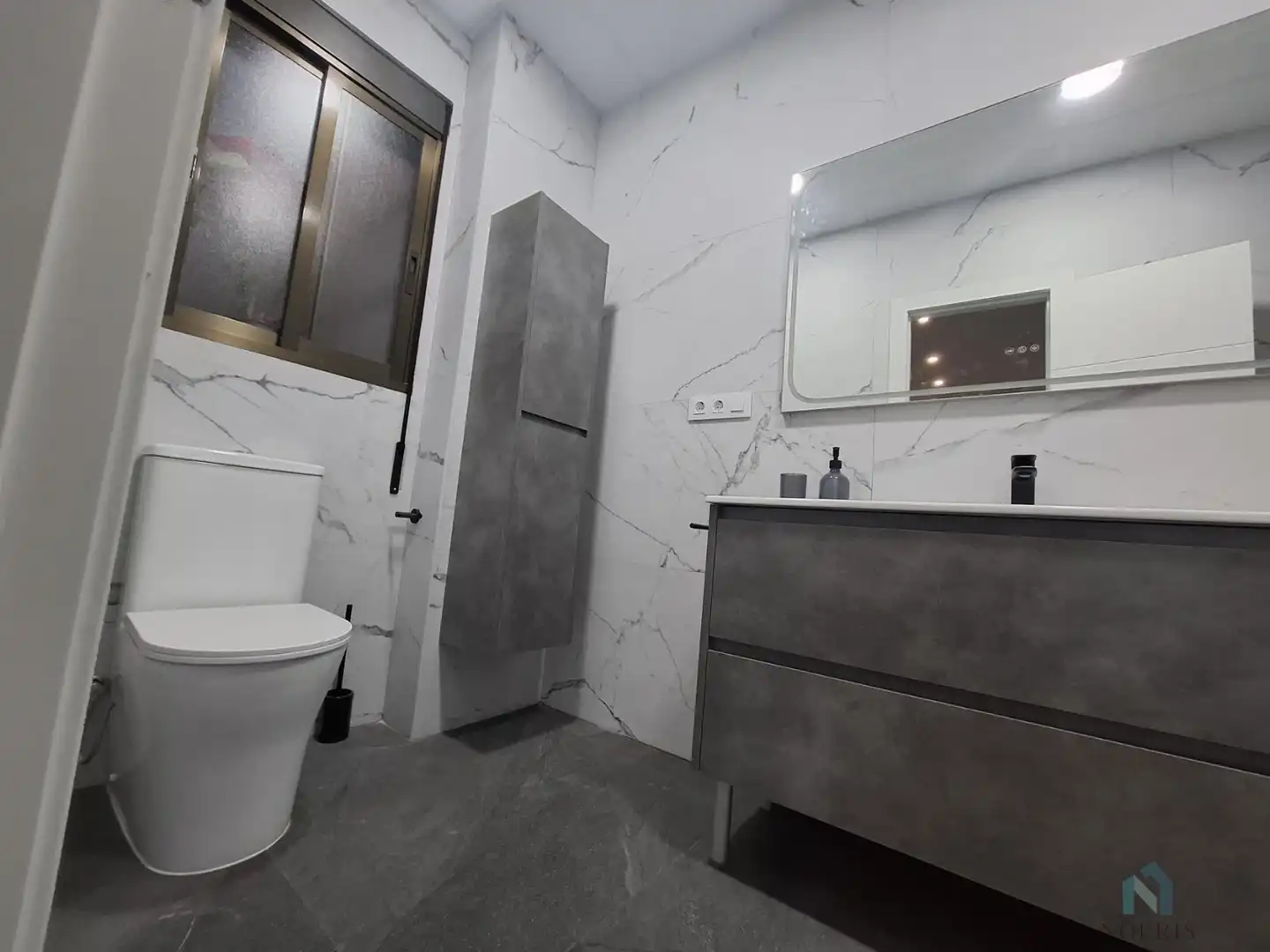 Bathroom of Houses for sale in Benetússer  with Air Conditioner, Terrace and Balcony