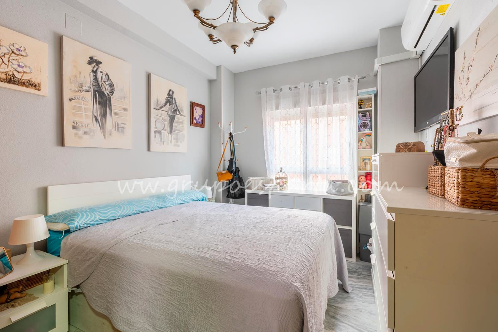Bedroom of Flat for sale in  Sevilla Capital  with Air Conditioner