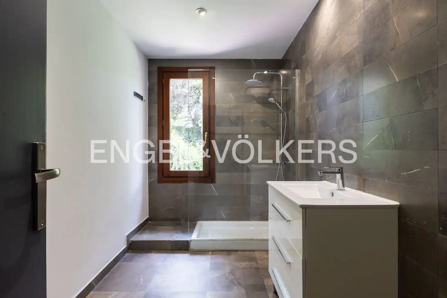 Baño de Casa o chalet de alquiler en Rocafort con Aire acondicionado, Calefacción y Jardín privado