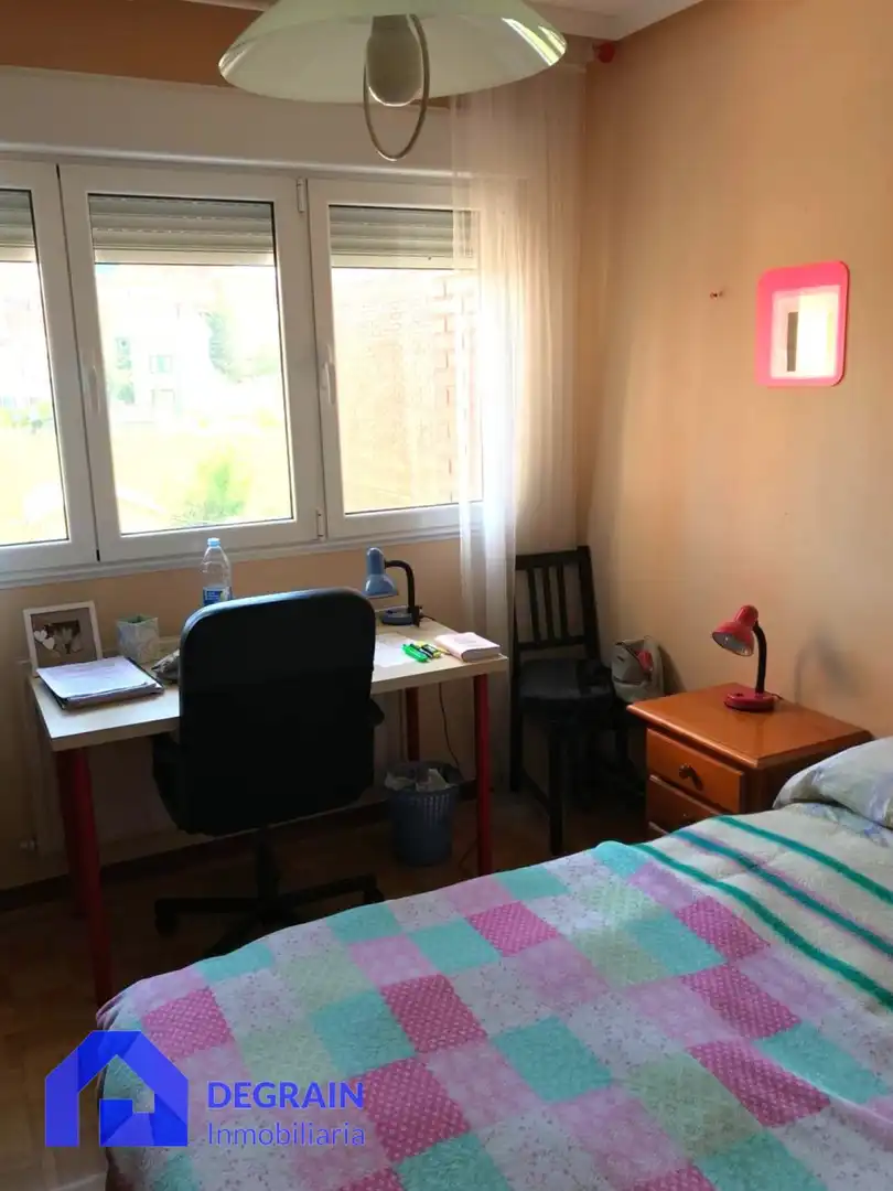 Schlafzimmer von Wohnung zur Miete in Oviedo  mit Möbliert