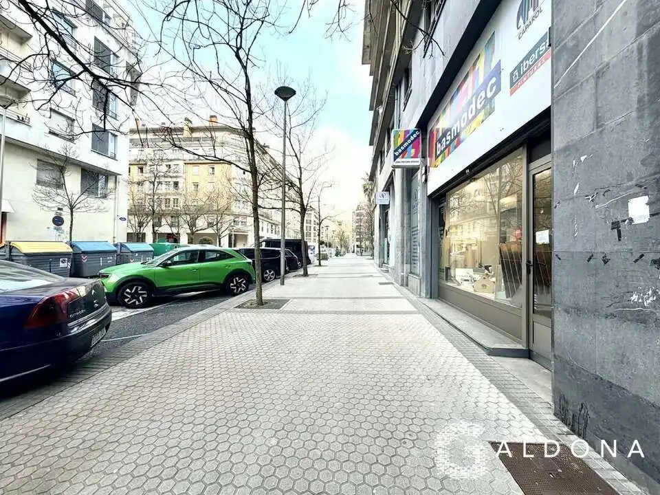 Business premises for sale in José Maria Sert Plaza, imagen 20