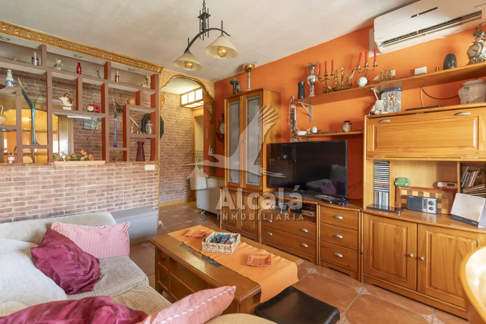 Living room of Flat for sale in Alcalá de Henares  with Air Conditioner, Heating and Terrace