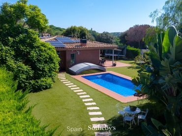 Casa amb piscina en venda a Vinyes d'en Mandri