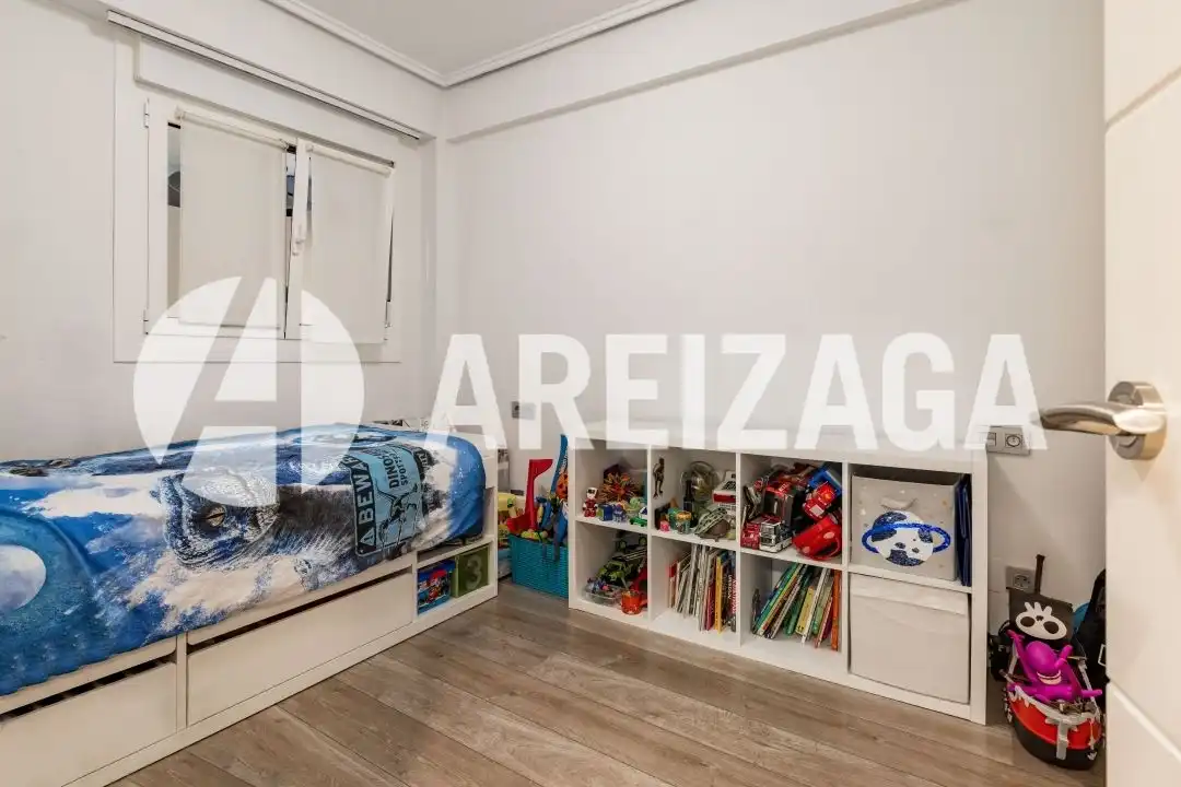 Habitación de Piso en venta en Donostia - San Sebastián  con Calefacción, Terraza y Balcón