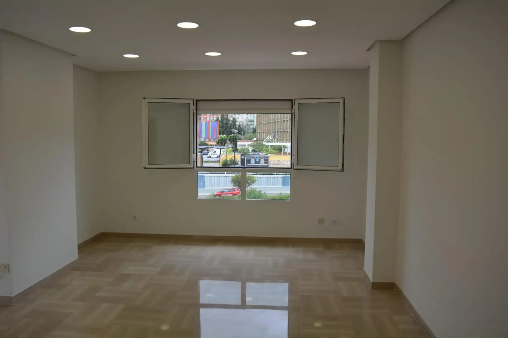 Oficina de alquiler en Barrio de Benicalap