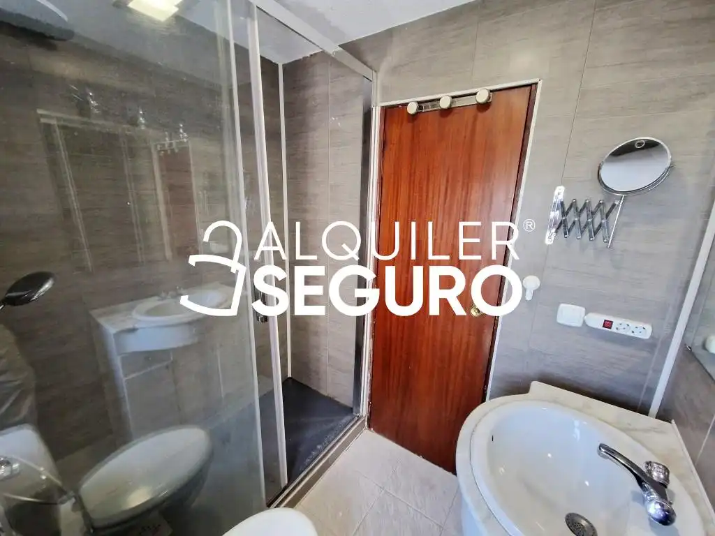 Baño de Piso de alquiler en Alcorcón con Aire acondicionado, Calefacción y Terraza