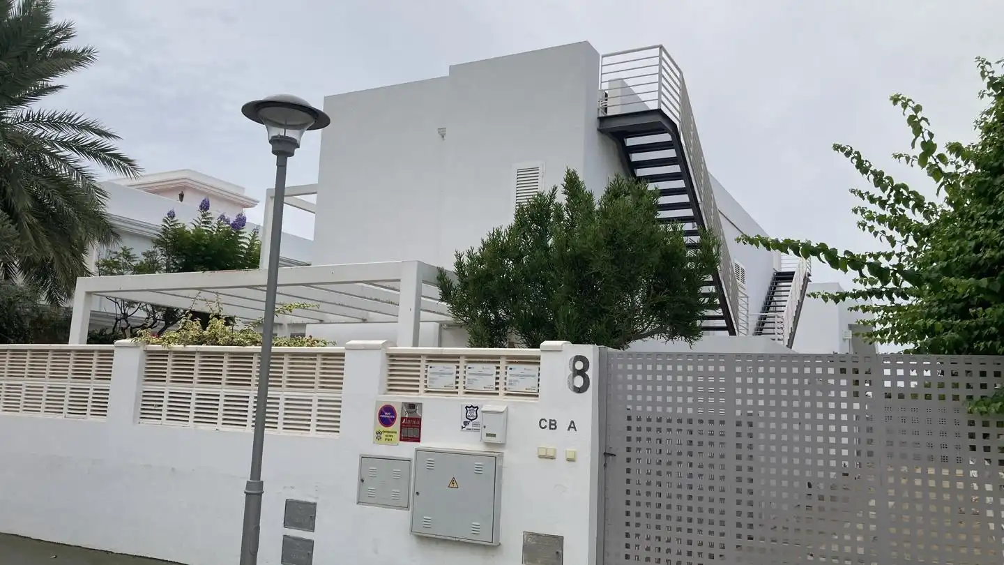Vista exterior de Casa o xalet de lloguer en Vera amb Aire condicionat, Jardí privat i Terrassa