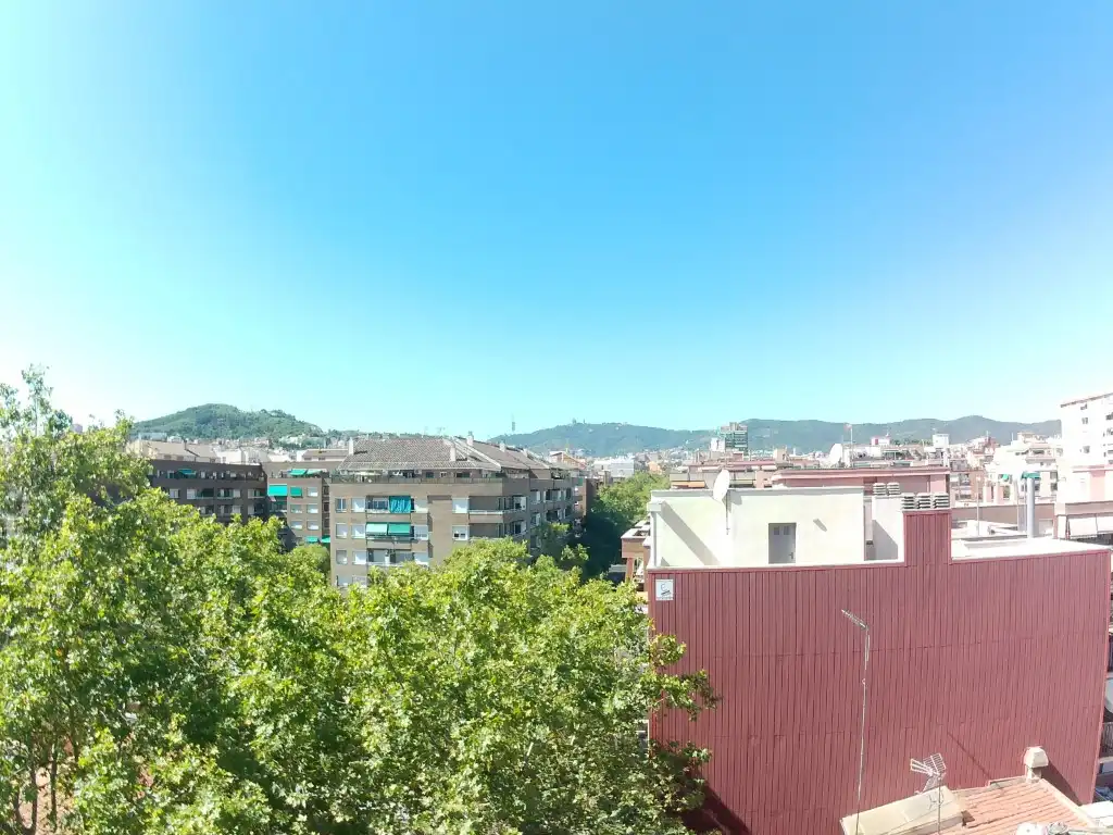 Vista exterior de Piso en venta en Nou Barris