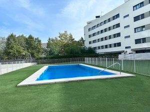 Piscina de Pis en venda en Sabadell amb Aire condicionat, Calefacció i Parquet