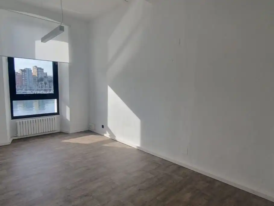 Schlafzimmer von Büro zur Miete in Gijón  mit Heizung und Internet