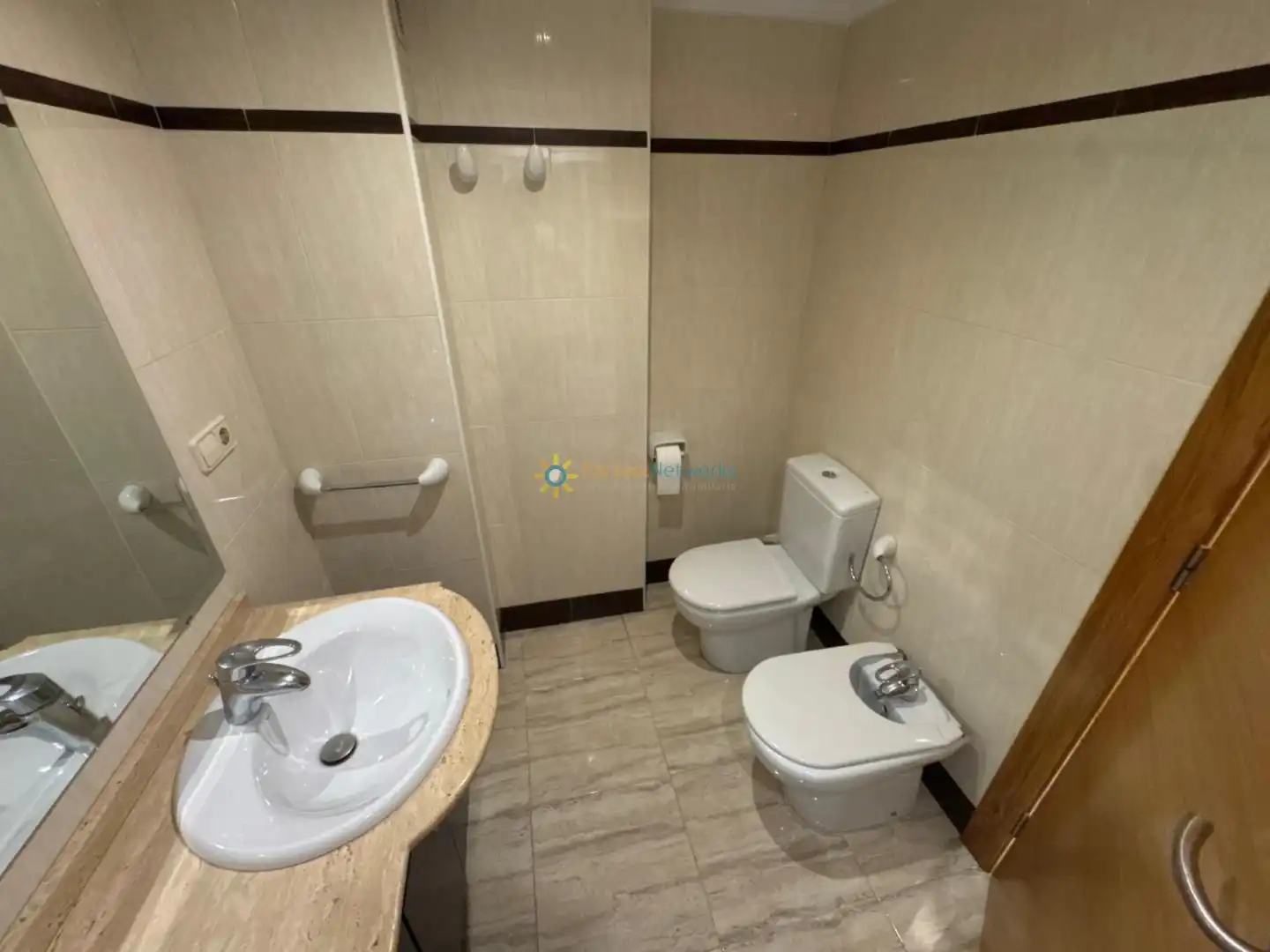 Bathroom of Flat for rent in Oliva  with Balcony