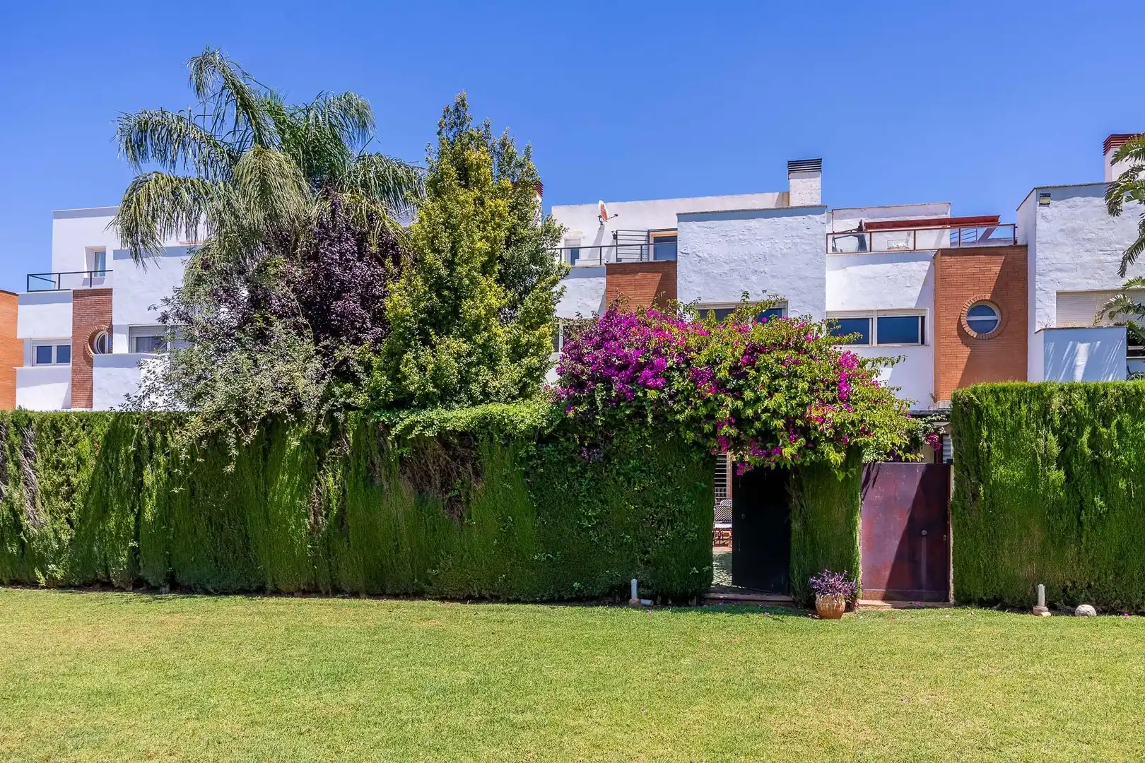 Exterior view of Detached homes for sale in Alcalá de Guadaira  with Air Conditioner, Heating and Private garden