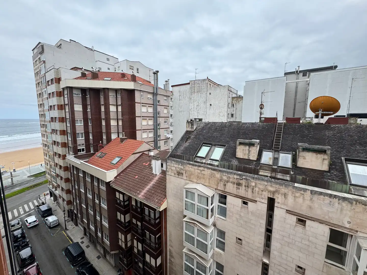 Vista exterior de Piso en venta en Gijón  con Calefacción, Terraza y Internet