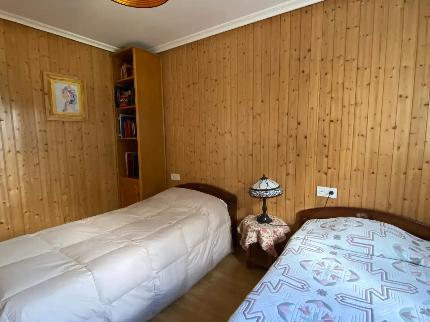 Dormitori de Casa o xalet en venda en Burgos amb Parquet, Traster i Moblat