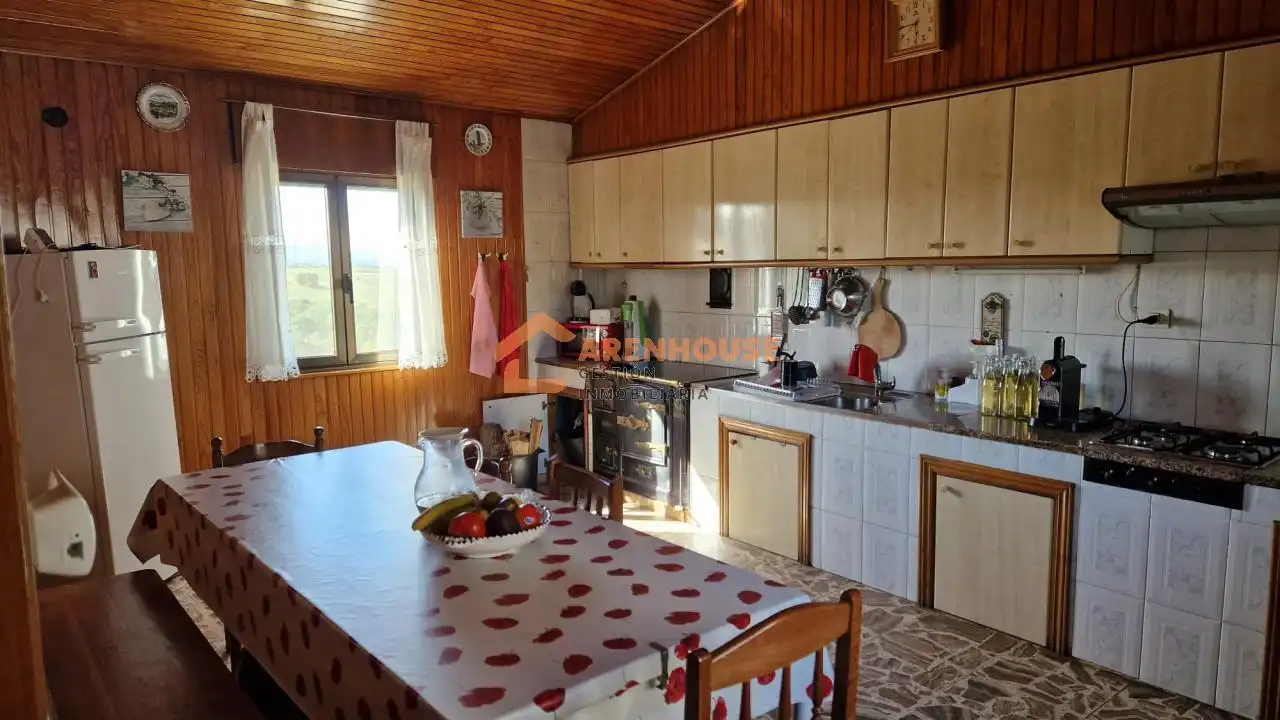 Cuina de Casa o xalet en venda en Bande amb Calefacció, Jardí privat i Traster