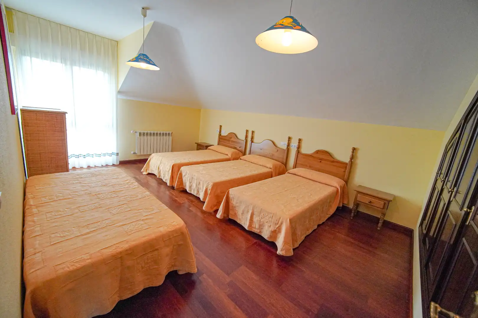 Dormitori de Casa o xalet en venda en Siero amb Calefacció, Jardí privat i Parquet