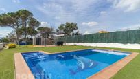 Piscina de Casa o xalet en venda en Sils amb Jardí privat, Terrassa i Piscina