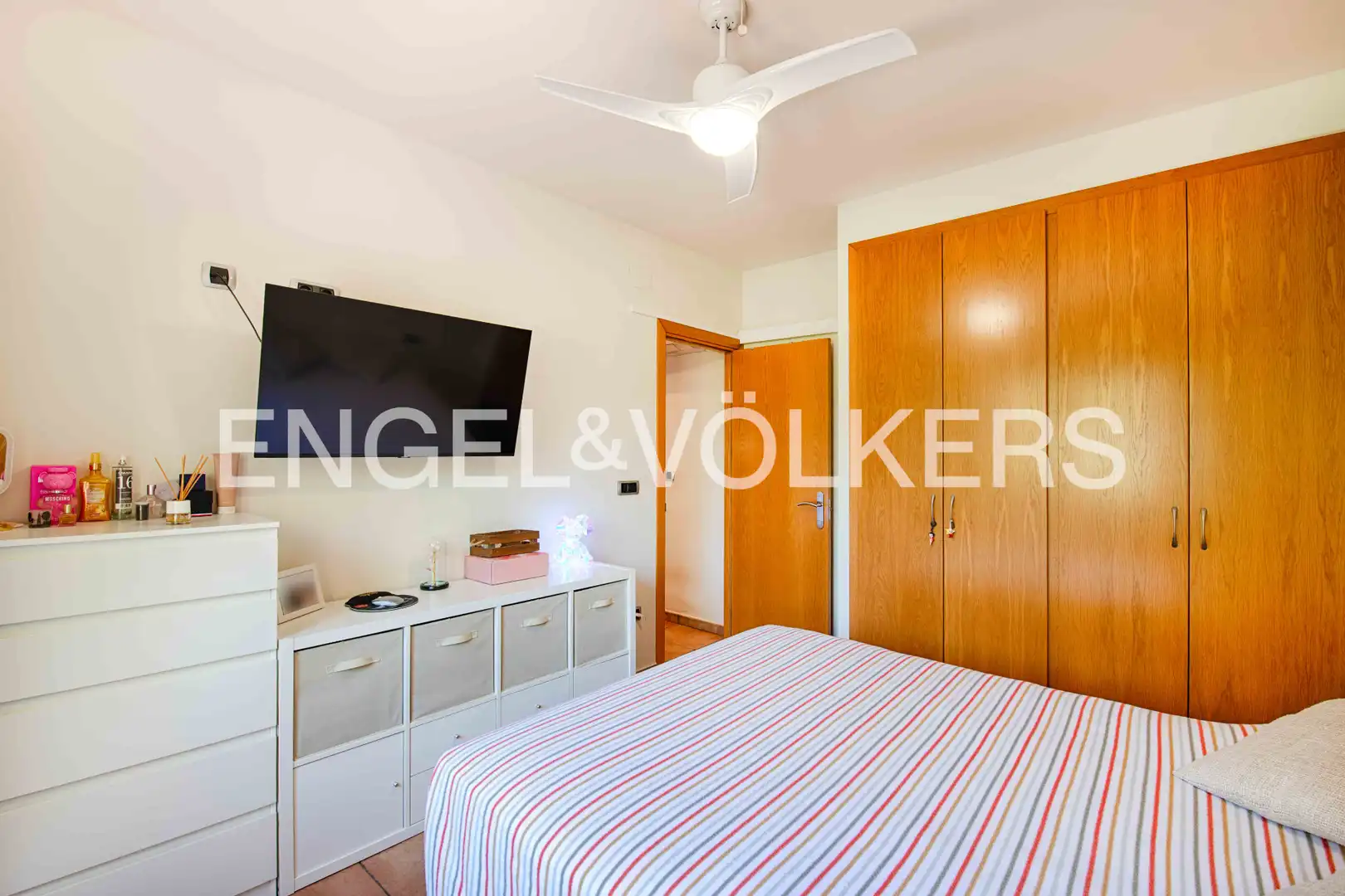 Habitación de Casa o chalet en venta en Navata con Aire acondicionado, Calefacción y Jardín privado