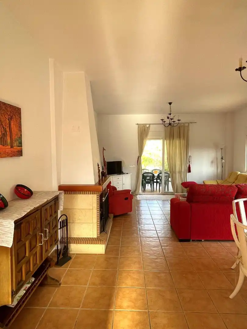 Sala d'estar de Casa o xalet en venda en Torrox amb Jardí privat, Piscina i Moblat