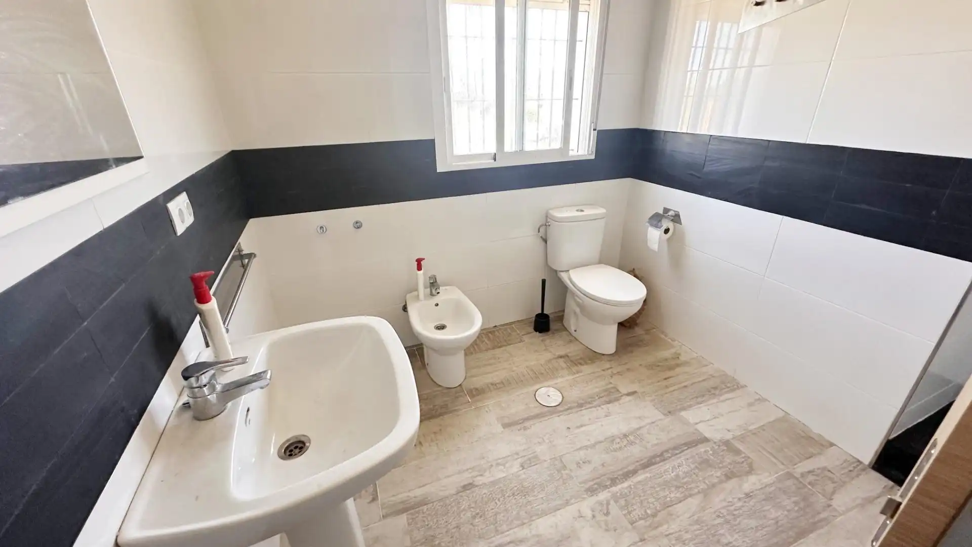 Country homes for sale in Gibraleón