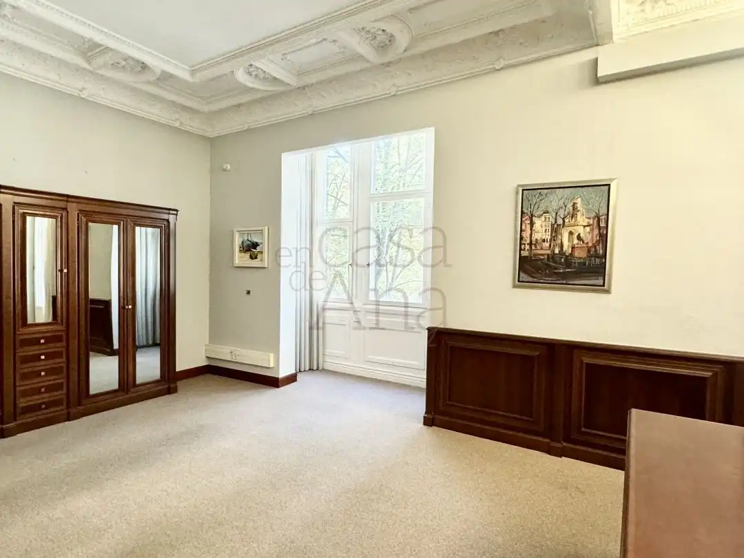 Bedroom of Office for rent in Bilbao   with Air Conditioner and Heating