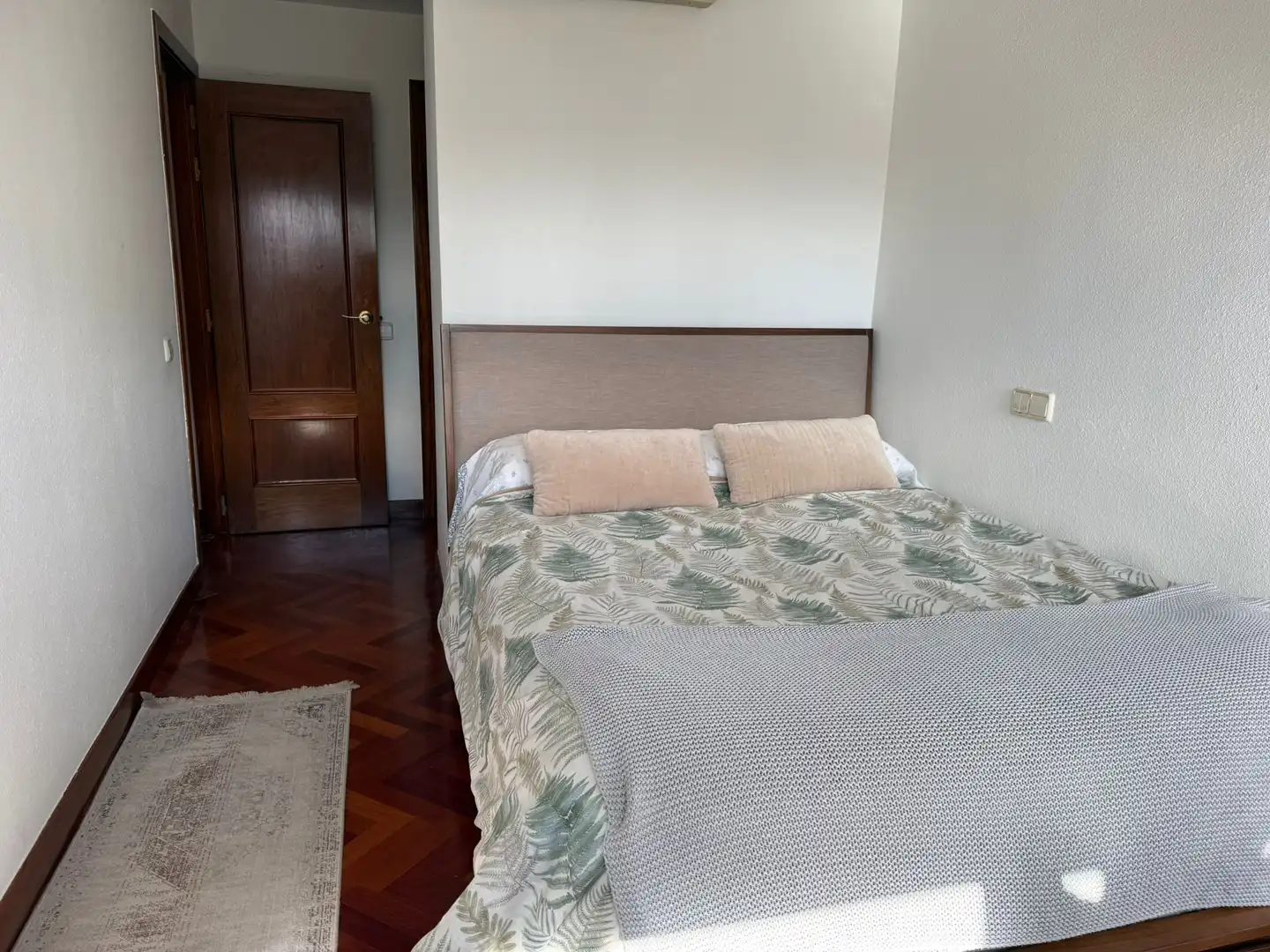 Bedroom of Flat for rent in Madrid  with Air Conditioner, Private garden and Swimming Pool