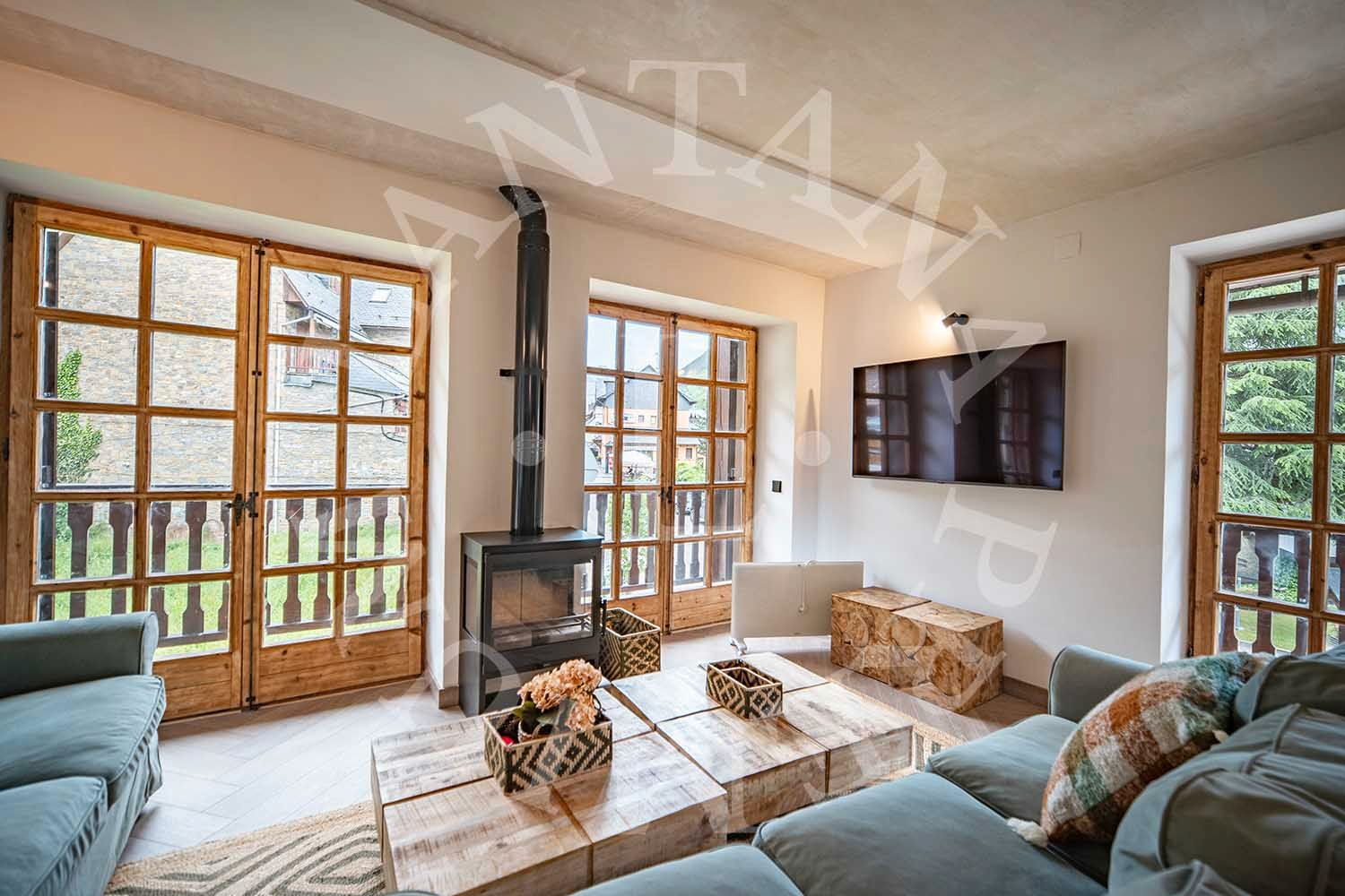 Living room of Flat for sale in Naut Aran  with Heating, Parquet flooring and Furnished