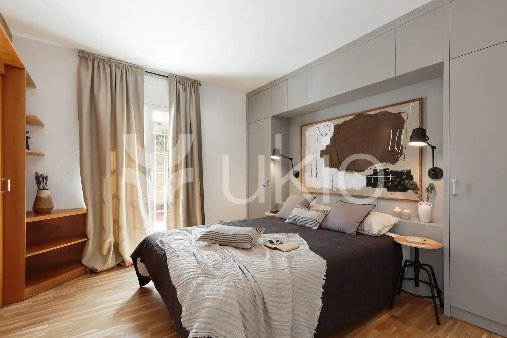 Dormitori de Apartament de lloguer en Barcelona amb Aire condicionat, Terrassa i Moblat